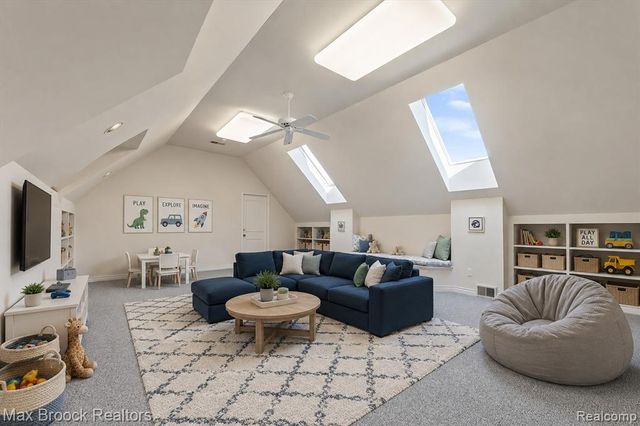 1832 Long Lake Shore Drive, Bloomfield Hills, MI 48302