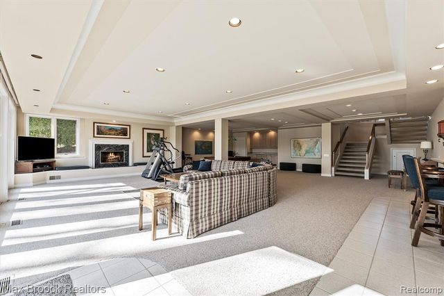 1832 Long Lake Shore Drive, Bloomfield Hills, MI 48302