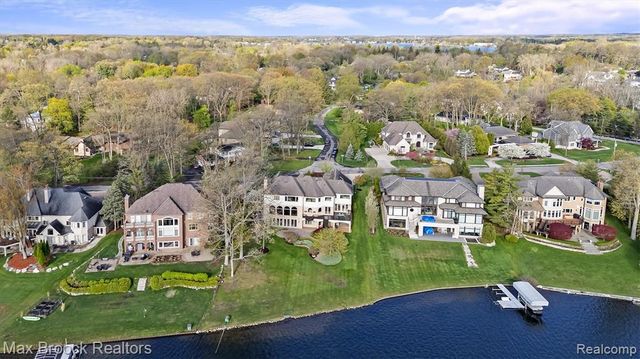 1832 Long Lake Shore Drive, Bloomfield Hills, MI 48302