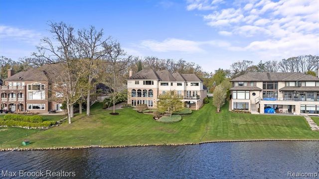 1832 Long Lake Shore Drive, Bloomfield Hills, MI 48302