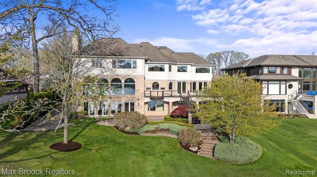 1832 Long Lake Shore Drive, Bloomfield Hills, MI 48302