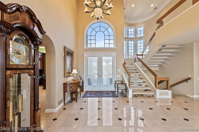 1832 Long Lake Shore Drive, Bloomfield Hills, MI 48302