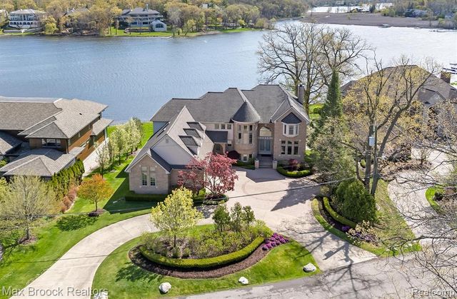 1832 Long Lake Shore Drive, Bloomfield Hills, MI 48302