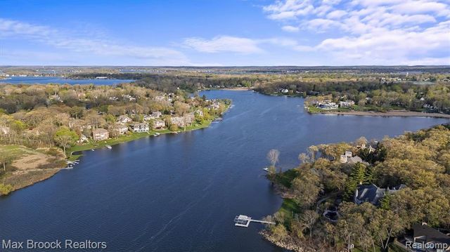 1832 Long Lake Shore Drive, Bloomfield Hills, MI 48302