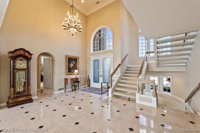 1832 Long Lake Shore Drive, Bloomfield Hills, MI 48302