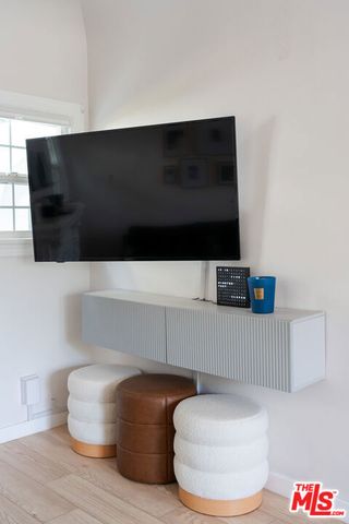 2209 N Gower Street, Los Angeles, CA 90068