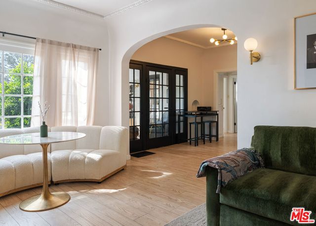 2209 N Gower Street, Los Angeles, CA 90068