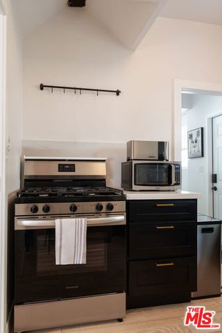 2209 N Gower Street, Los Angeles, CA 90068