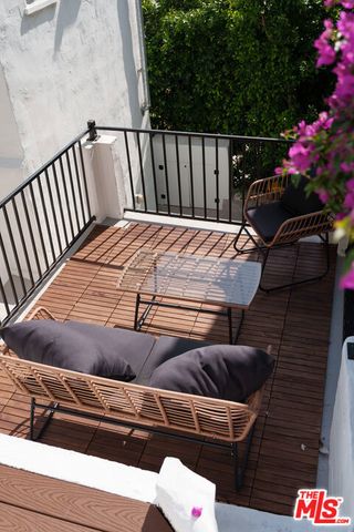 2209 N Gower Street, Los Angeles, CA 90068