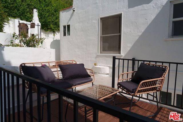 2209 N Gower Street, Los Angeles, CA 90068
