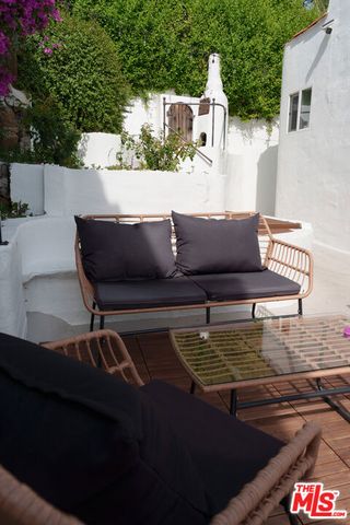2209 N Gower Street, Los Angeles, CA 90068
