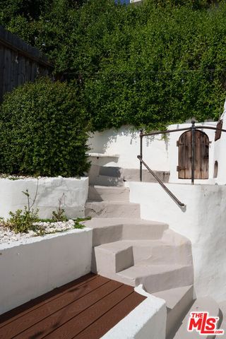 2209 N Gower Street, Los Angeles, CA 90068