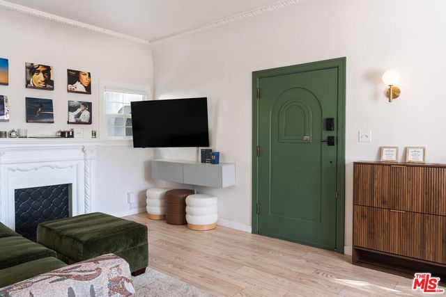 2209 N Gower Street, Los Angeles, CA 90068