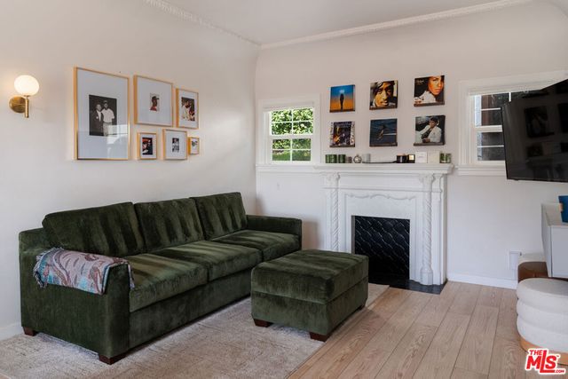 2209 N Gower Street, Los Angeles, CA 90068