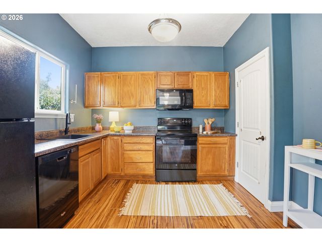 10612 Se HAROLD St, Portland, OR 97266