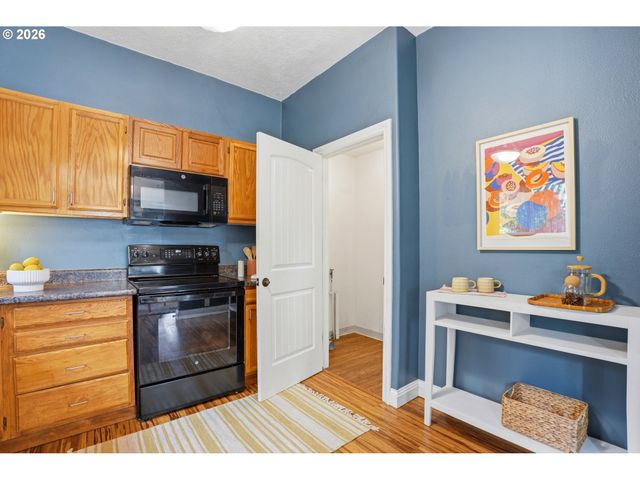 10612 Se HAROLD St, Portland, OR 97266