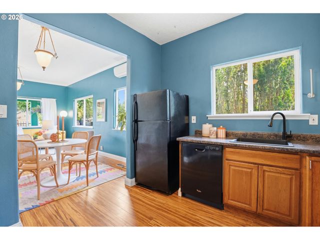 10612 Se HAROLD St, Portland, OR 97266