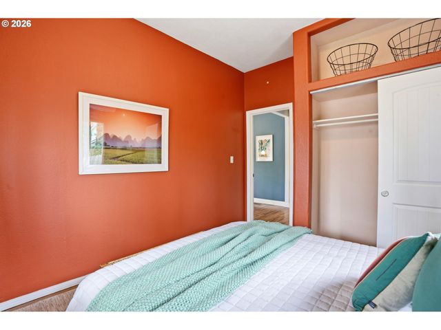 10612 Se HAROLD St, Portland, OR 97266