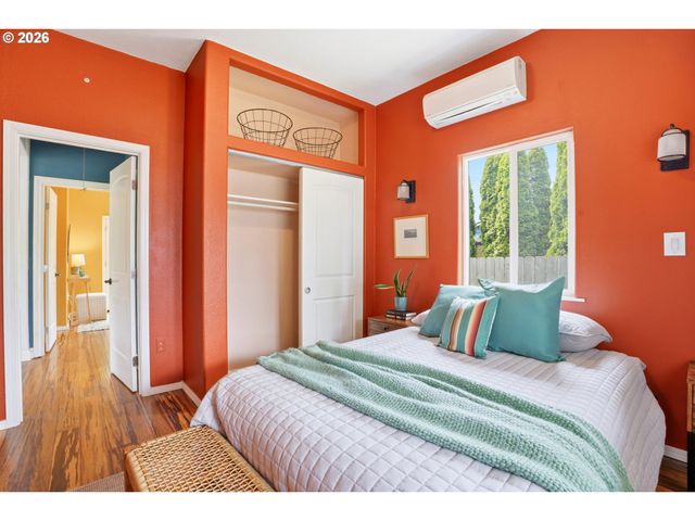 10612 Se HAROLD St, Portland, OR 97266