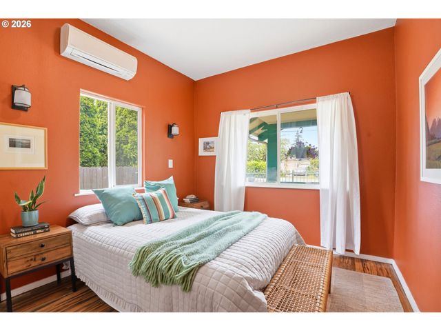 10612 Se HAROLD St, Portland, OR 97266