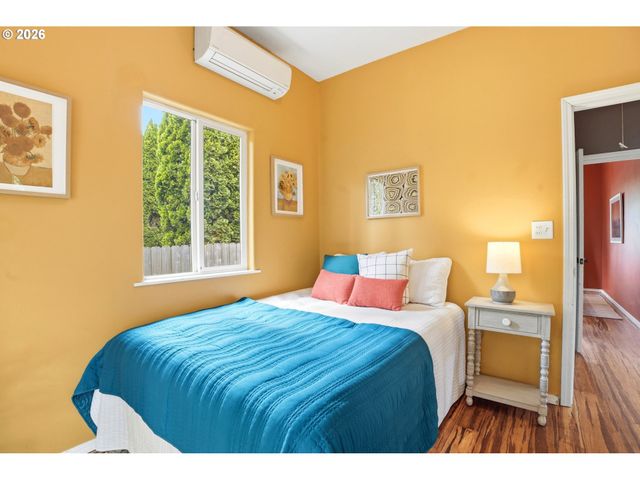 10612 Se HAROLD St, Portland, OR 97266