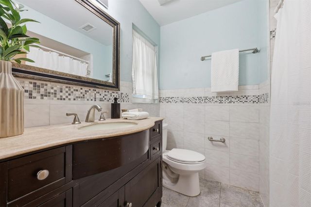 9235 NW 11TH PLACE, Gainesville, FL 32606