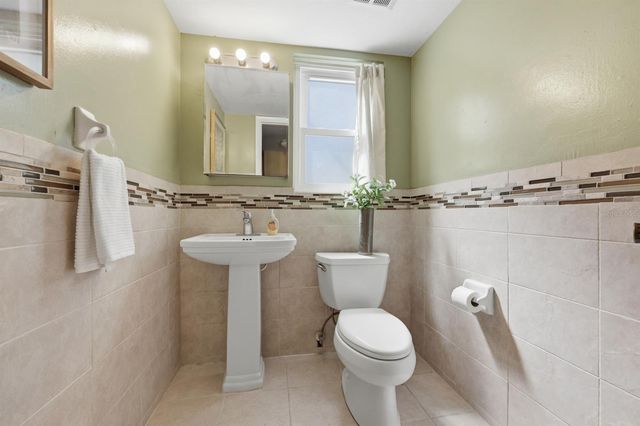 9235 NW 11TH PLACE, Gainesville, FL 32606