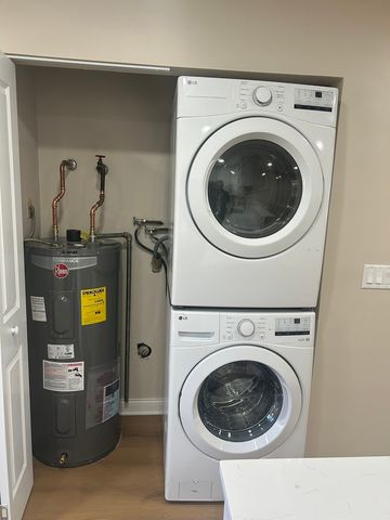 194 N Waters Edge Drive 102, Glendale Heights, IL 60139