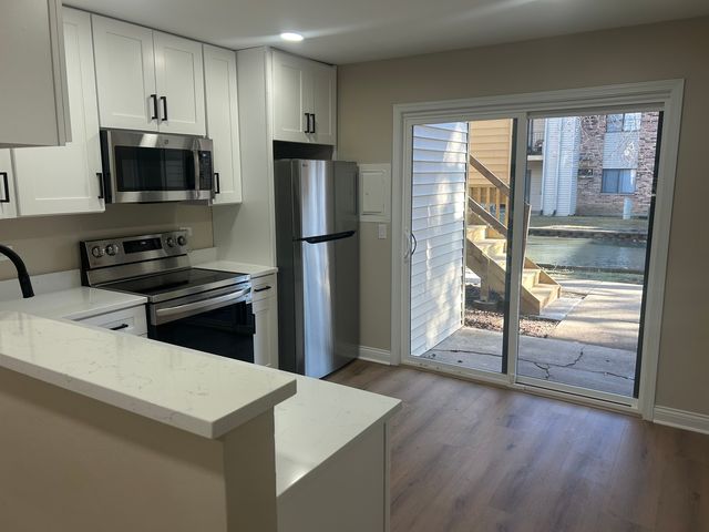 194 N Waters Edge Drive 102, Glendale Heights, IL 60139