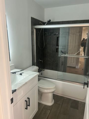 194 N Waters Edge Drive 102, Glendale Heights, IL 60139