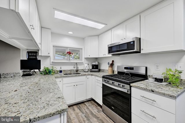 26 COMPASS RD, Middle River, MD 21220