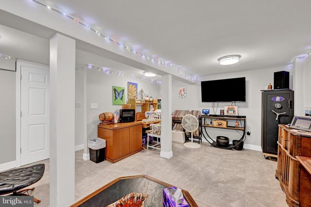 26 COMPASS RD, Middle River, MD 21220