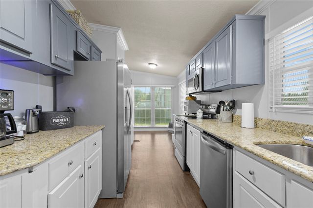 338 Fisherman Road, Pottsboro, TX 75076