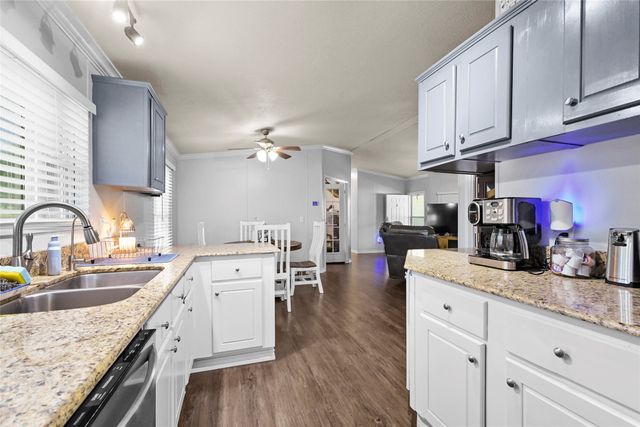 338 Fisherman Road, Pottsboro, TX 75076