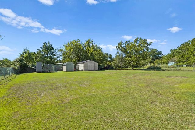 338 Fisherman Road, Pottsboro, TX 75076