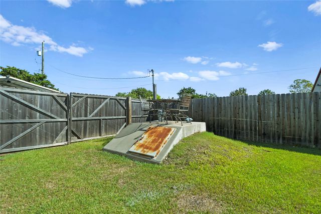 338 Fisherman Road, Pottsboro, TX 75076