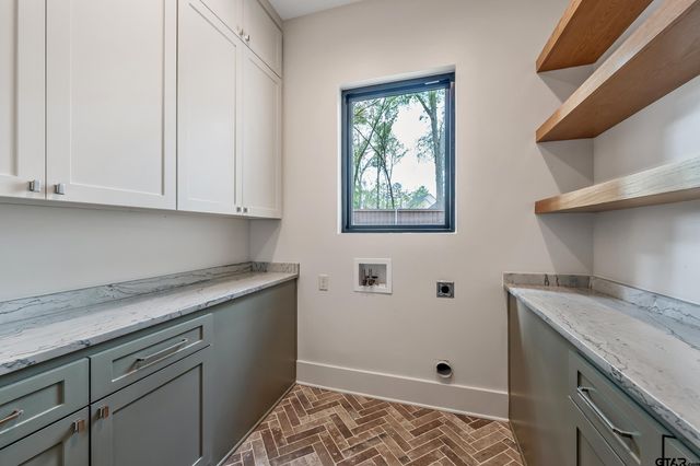 1409 Canopy Cove Ct, Tyler, TX 75703