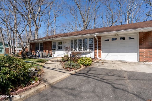 172B Sterling Court, Lakewood, NJ 08701