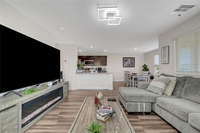 6925 Skyline Blue Street, North Las Vegas, NV 89086