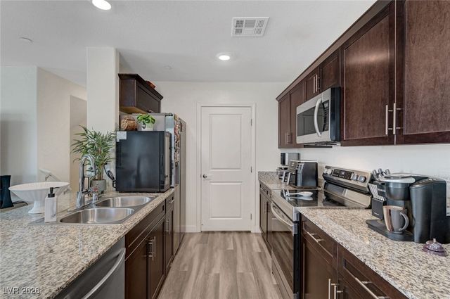 6925 Skyline Blue Street, North Las Vegas, NV 89086