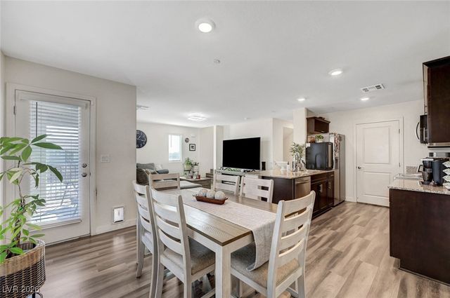 6925 Skyline Blue Street, North Las Vegas, NV 89086