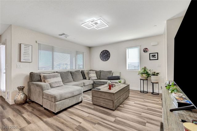 6925 Skyline Blue Street, North Las Vegas, NV 89086