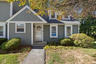 11 Merrimack Meadows Ln 17, Tewksbury, MA 01876