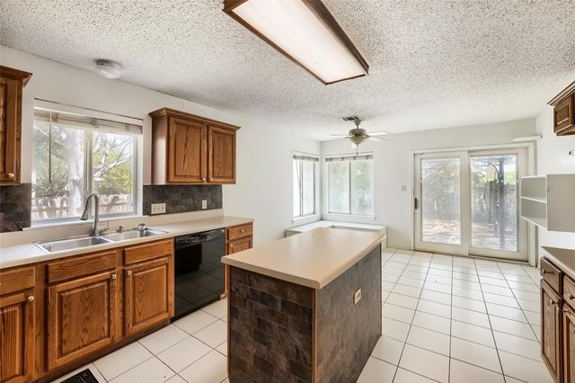 20801 Trotters LN, Pflugerville, TX 78660