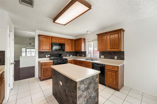 20801 Trotters LN, Pflugerville, TX 78660