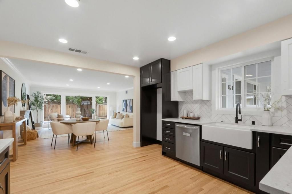 Image 12 of property listing at 1523 Lochinvar Avenue, Sunnyvale, CA 94087