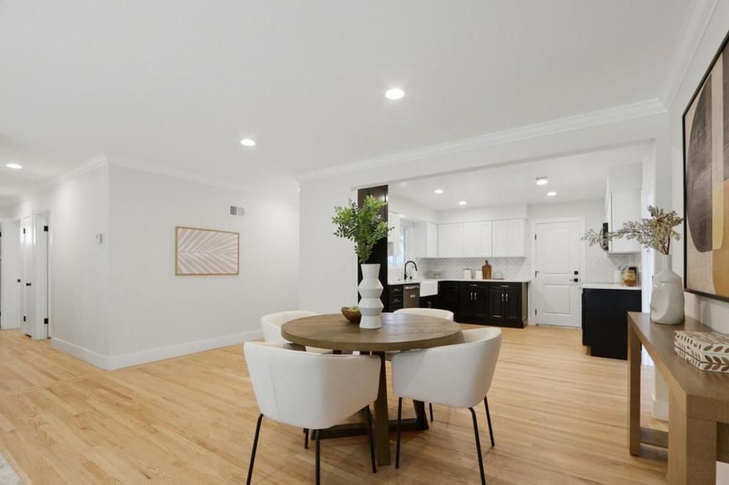 Image 16 of property listing at 1523 Lochinvar Avenue, Sunnyvale, CA 94087