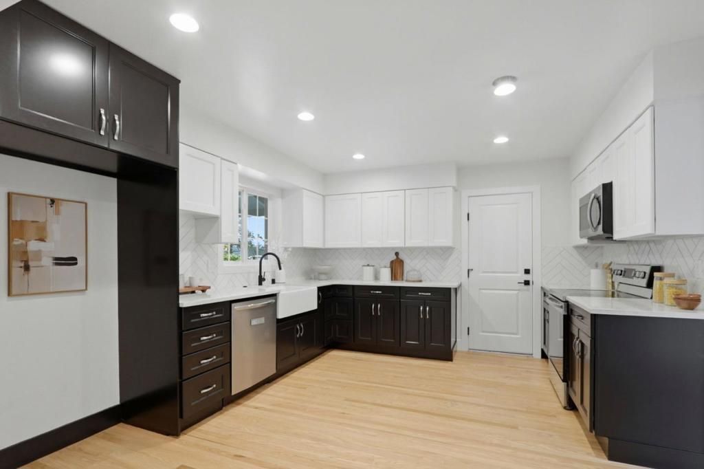 Image 9 of property listing at 1523 Lochinvar Avenue, Sunnyvale, CA 94087