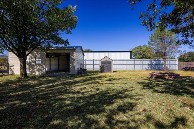 122 Stagecoach Drive, Red Oak, TX 75154