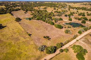 117 County Rd, Giddings, TX 77853